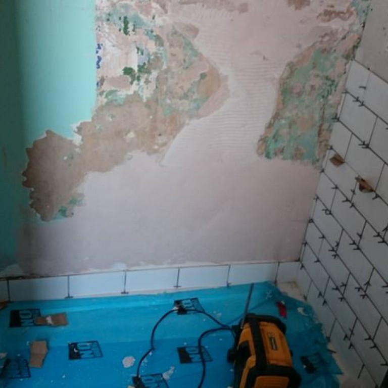 Bathroom enclosure - During installation